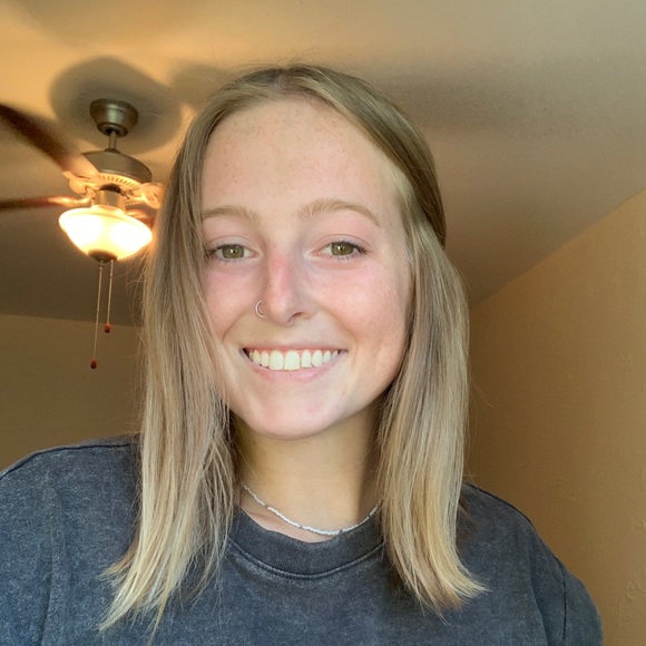 Meet your Posher, Addison - Picture 1 of 1